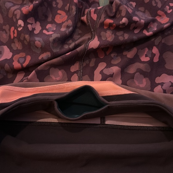 Athleta Burgundy Leopard Print Elation Abstract 7/8 Gym Fitness Leggings Size S - Picture 8 of 11